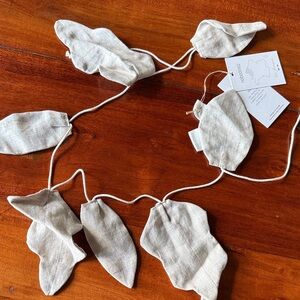 Nobodinoz linen Leaf Garland Decor in Cream